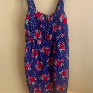 mid thigh empire elastic waist with a zip. has pockets!! size M fits like S